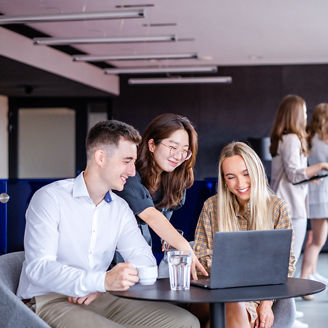 Pomáháme tím, co umíme