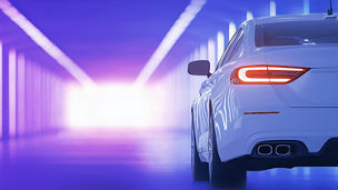 Auto von hinten im Tunnel